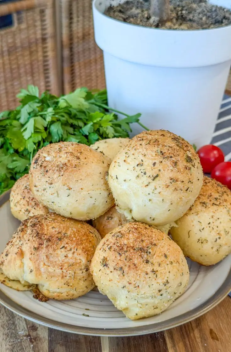 Easy garlic butter cheese bombs