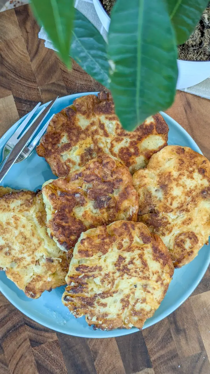 Cheesy beef stuffed potato cakes